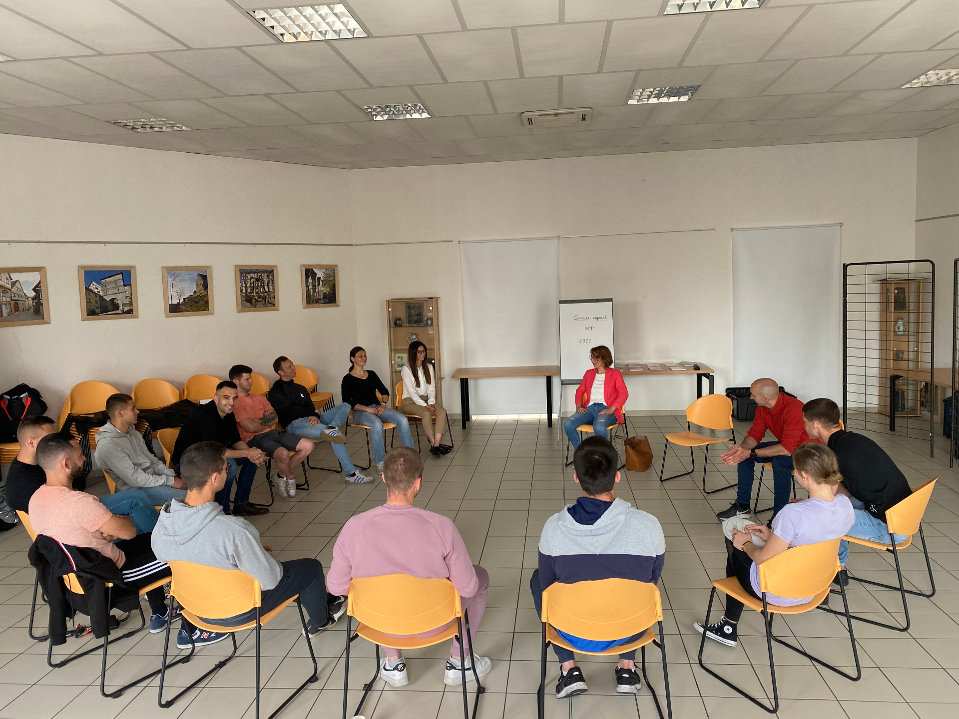 Session collective LP Academy, cercle de candidats préparant le concours Caporal SPP