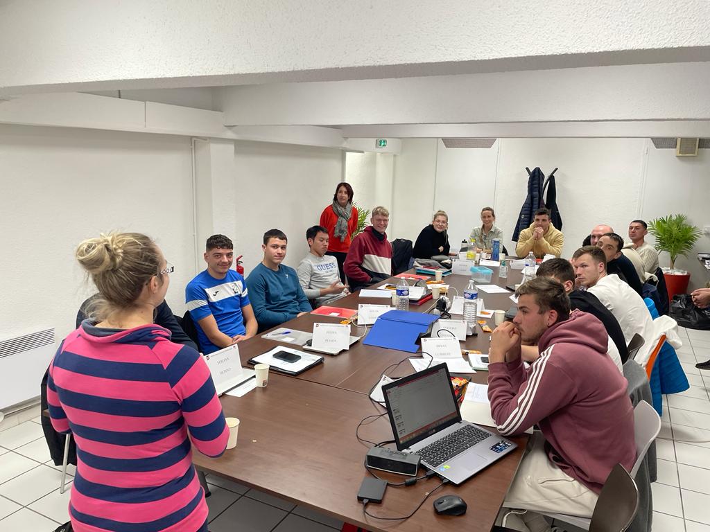 Coaching en petit groupe LP Academy avec plaques nominatives